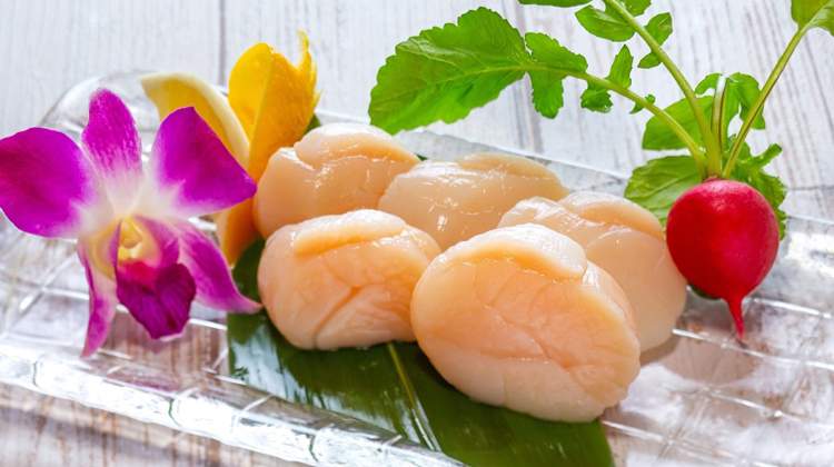 Scallops can be eaten raw from Hokkaido 
