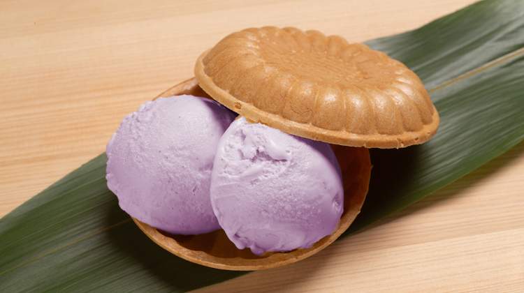 Purple sweet potato ice cream Monaka (wafer cake filled with ice cream)