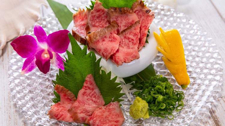 Kobe beef rare steak sashimi